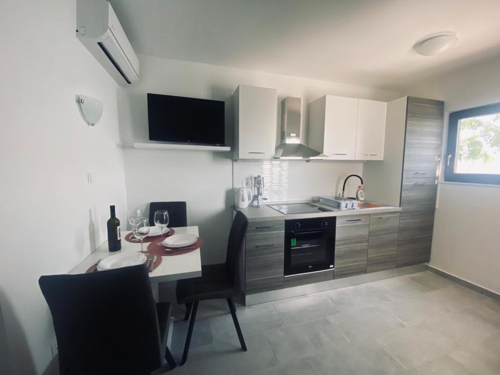 Apartmani Mila Starigrad Paklenica Extérieur photo