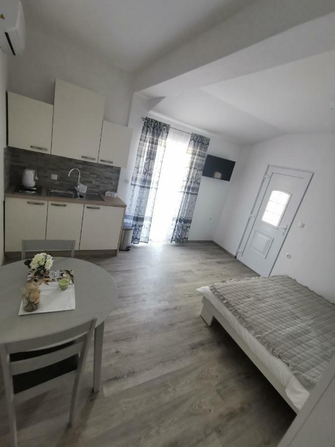 Apartmani Mila Starigrad Paklenica Extérieur photo